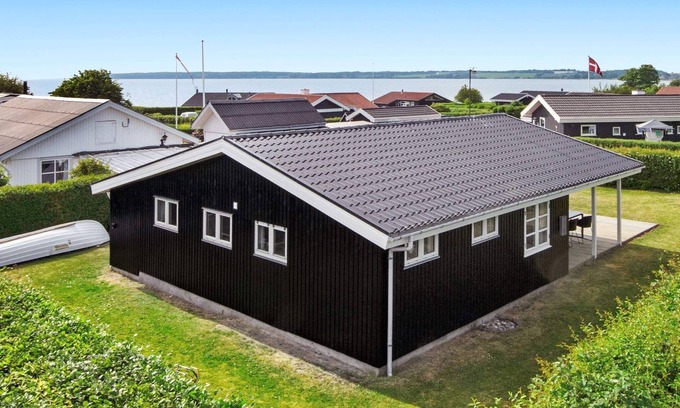 Horsens House | Renovated Waterfront Retreat-By Traum