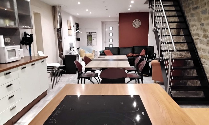 L'Etoile House | renovated winegrower's village house enclosed green space