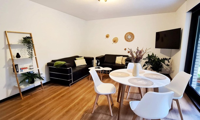 Bottrop House | Renovierte Doppelhaushälfte in Bester Lage mit Eigener Terrasse