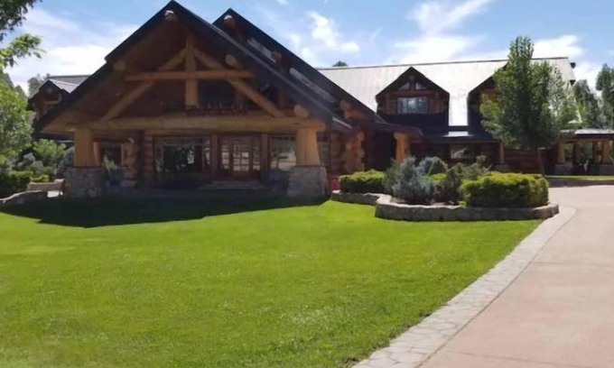 Heber House | Renowned Legacy Lodge located in National Forest