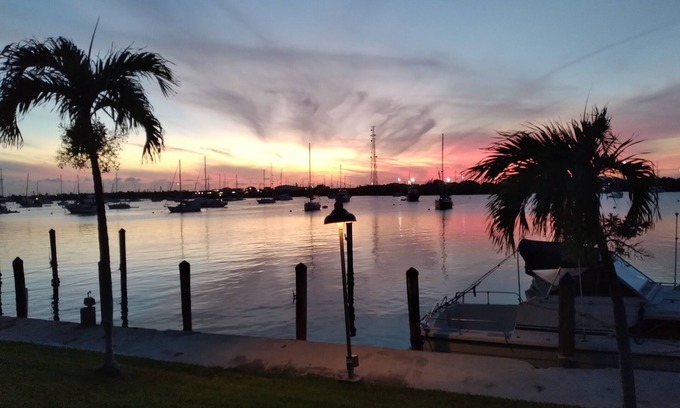 Marathon Condo | Rent a place in Paradise.