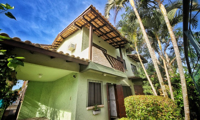 Lagoa da Conceicao Apartment | Rent day, month and year. Lagoa downtown. quiet street and residential. Suites / 1Q / 2Q