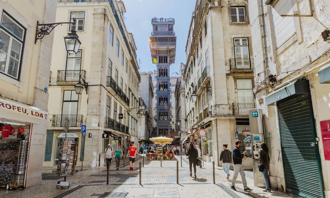 Sao Cristovao e Sao Lourenco Apartment | RENT4REST LISBON DOWNTOWN TINY DUPLEX APARTMENT