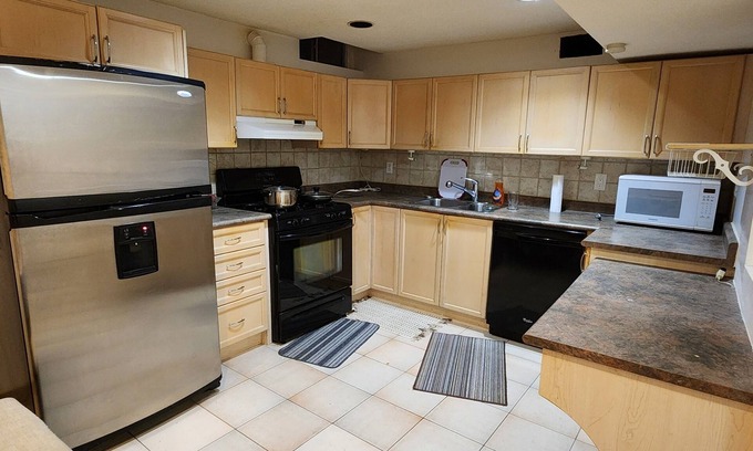 Vaughan Apartment | Rental Basement Apartment. Great location, parking, separate entrance, private.