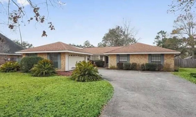 Slidell House | Rental home with Pool table and 6 beds