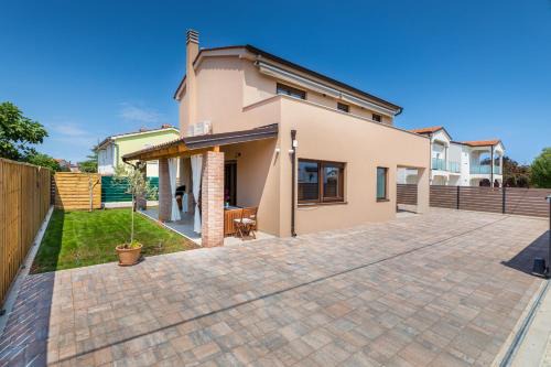 Valbandon House | Rental house Nada