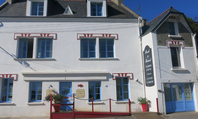 Plouhinec House | Rental of a gîte in the center of town, 5 minutes from the beaches and the Ria,