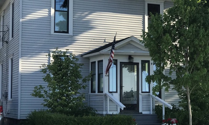Charlevoix Apartment | RENTING FOR SUMMER AND FALL SEASON ONE BLOCK DOWNTOWN HARBOR AND RESTAURANTS