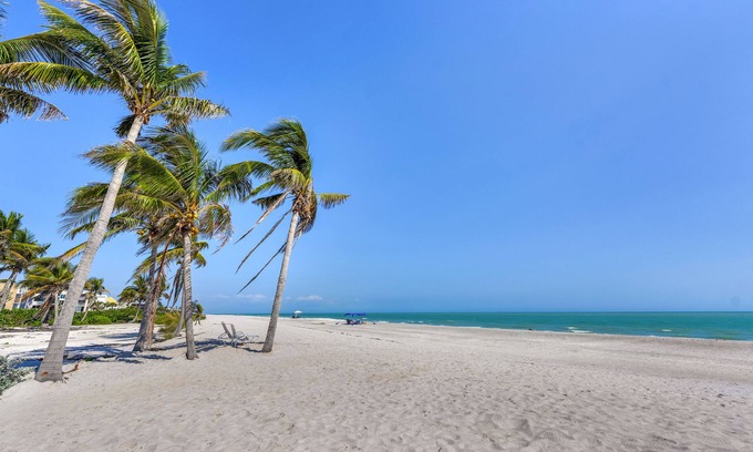 Sanibel Condo | REOPENED! Tropical Garden Condo Just Steps to Sanibel Beach