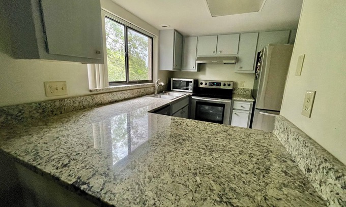 Altamonte Springs Apartment | Residence by hiking/biking trails/lake ramp