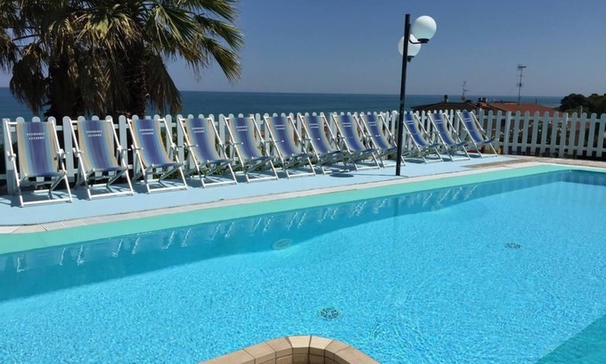 Massignano Apartment | Residence Club Azzurro