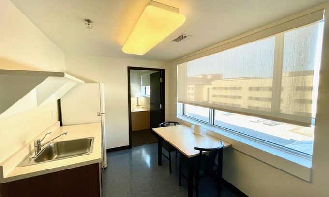 Old Ottawa East Apartment | Residence & Conference Centre - Ottawa Downtown