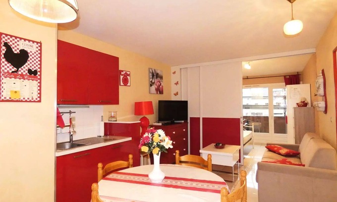 Aix-les-Bains City Center Apartment | Residence Le Cocher De La Reine - In pleasant neighborhood, well equipped accommodation!