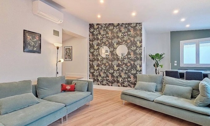 Moulins Apartment | *Residence Le Théâtre" Le Vert, apartment for 6 people