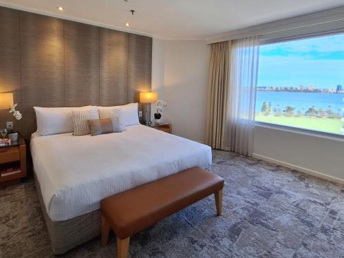 East Perth Hotel | Residence on Langley Park