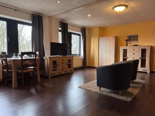 Raben Steinfeld Apartment | Residence Park am Schweriner See, Schwerin, cleaning included
