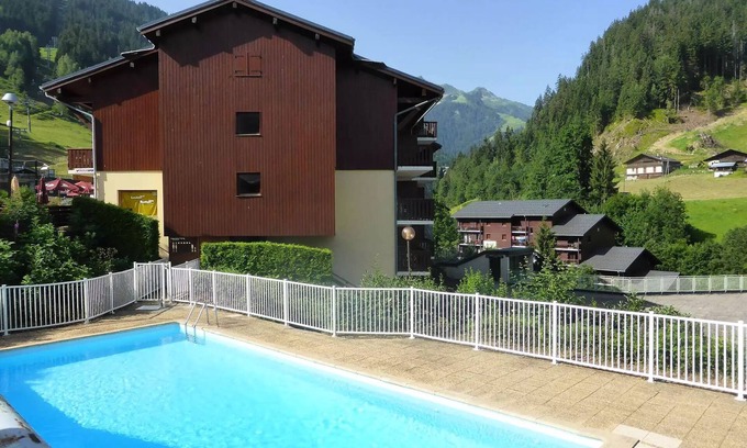 Areches Apartment | Residence Val Blanc 1 - Apartment 4 to 6 people in the heart of village, prox. lifts