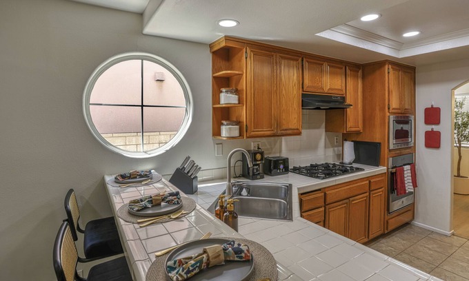 Stevenson Ranch House | Residential Retreat near Magic Mountain, Pet-Friendly