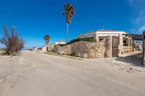 Torre Chianca House | Residenza Artistica by BarbarHouse
