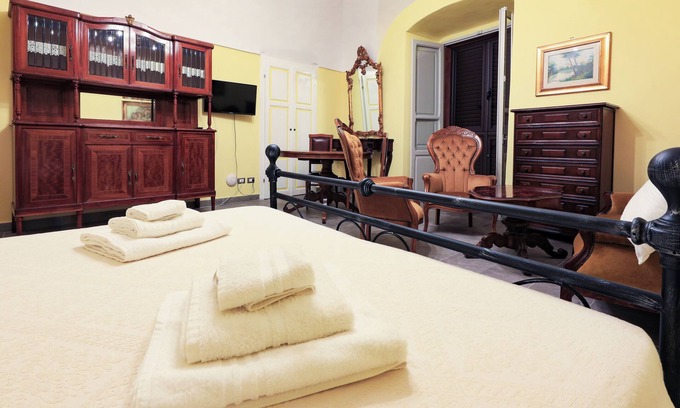 Bosa Historic Centre Apartment | Residenza Deriu - Paola