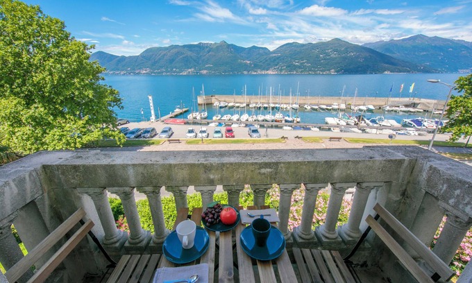 Luino Apartment | Residenza Oleandro Lake View Luino Center