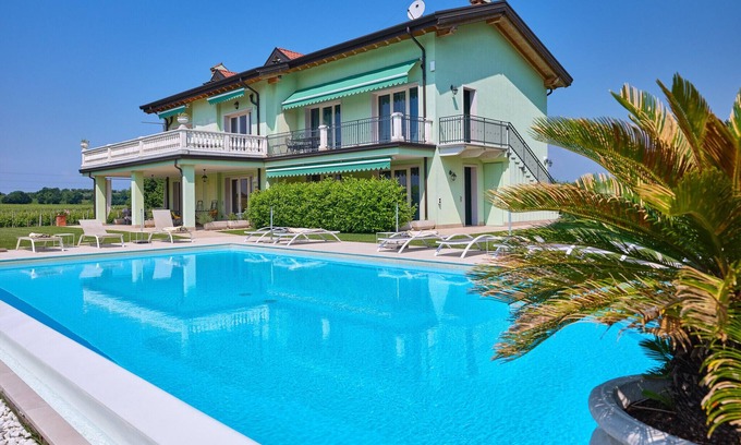 Montioni Apartment | Residenza Pastrengo - appartment Papavero with pool and terrace