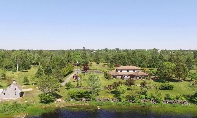 Yarmouth County House | RESORT 21 - A private oasis on the lake.