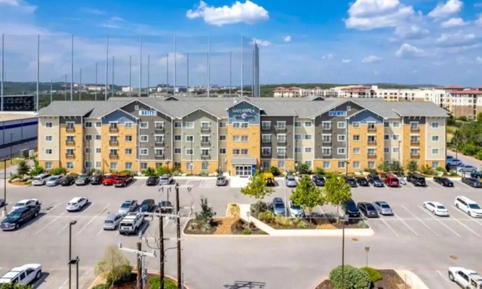 Far North Central Apartment | Resort Amenities - Close To Six Flags | Pool | Gym