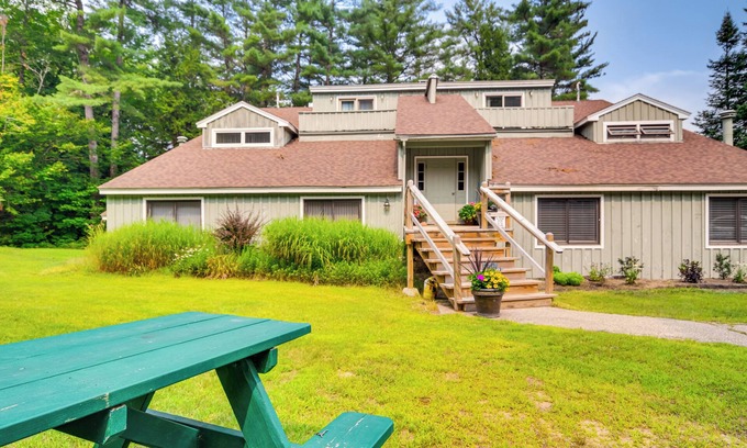 Bartlett Condo | Resort Condo w/Loft: 1 Mi to Attitash Mountain!