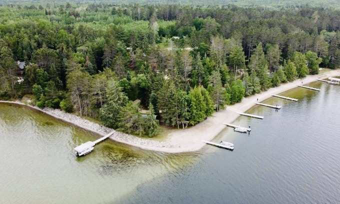 LaPorte Resort | Resort for family reunions, weddings, and more. Pristine lake. Sleeps 68 people