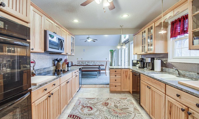 Massanutten Cottage | Resort Home on Mountain Golf Course w/Deck & View