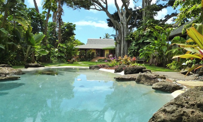 Lanikai House | Resort-like Beachside Kailua Lanikai, Pool, AC , WIFI, Kayaks, 50% Discounts