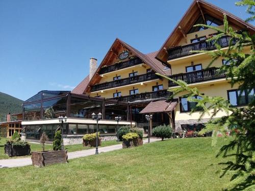 Tau Bistra Hotel | Resort Sf Petru