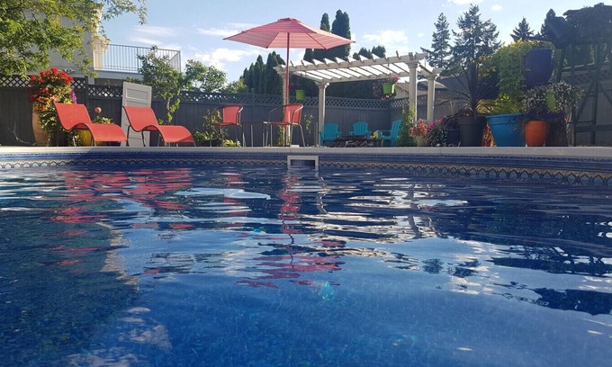 Okanagan-Similkameen House | Resort Style 1000 sq ft Suite With Private Heated Pool and Hot Tub