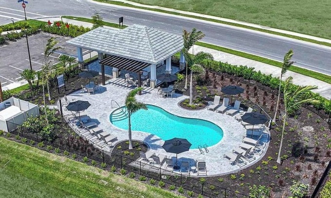 Sarasota House | Resort-Style 2-Bedroom Townhome with Pool, WiFi, and AC in Sarasota