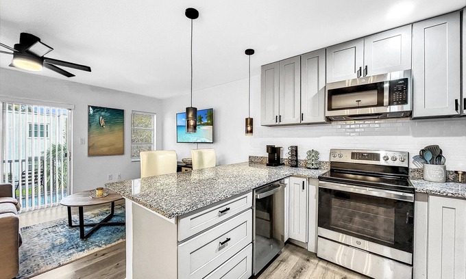 Clearwater Condo | Resort-Style Condo With Private Balcony and Pool