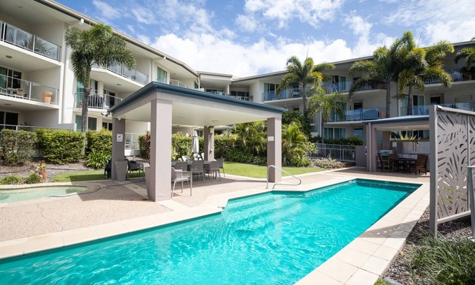 Aroona Apartment | Resort-style oasis, 2 minutes from the beach!