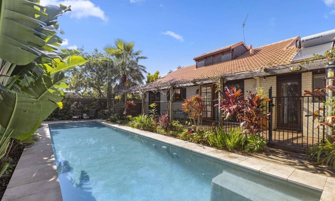 Korora House | Resort Style Pool and Pool House, Stroll to Beach, BBQ, Sleeps 8