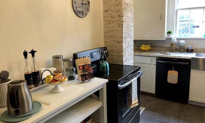 Thomasville House | Rest and Relax. Close to downtown.