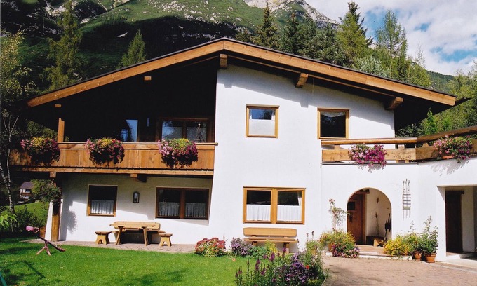 Leutasch Apartment | Rest and relaxation in a cozy apartment in Tyrolean country house style