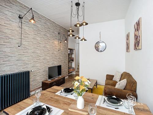 Poncin House | Rest and River
