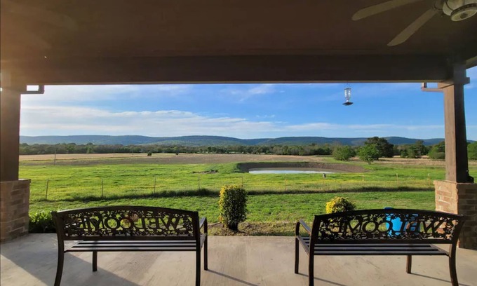 Daisy House | ★Rest & Replenish★ | 10min to Lake | Stunning Mountain Views