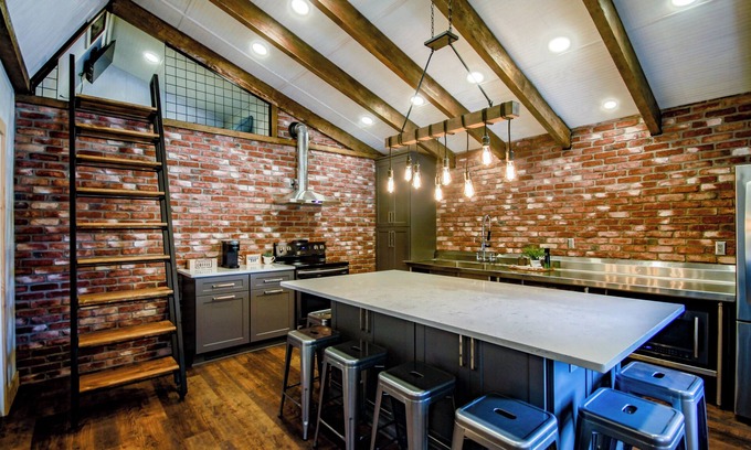 Greer Cottage | Restful & Peaceful Country Cottage with Quiet & Trendy Living - Pet Friendly!
