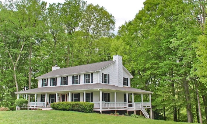 Jamestown Cottage | Restful Rustic Farmhouse on Lake Cumberland