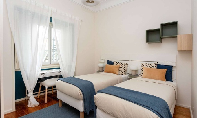 Alto do Pina Apartment | Restful Trendy Room | Shared Apartment