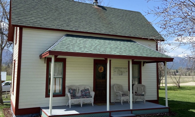 Grantsdale Other | Restored 1909 2 Story Farmhouse minutes from Hamilton