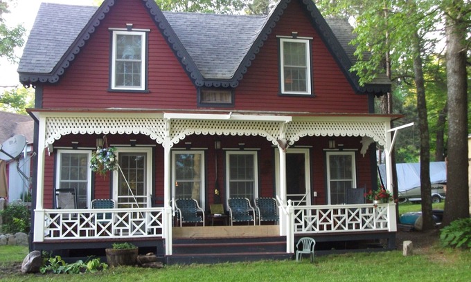 Blodgett Landing Cottage | Restored 4 Bedrm Lakefront Summer cottage on Lake Sunapee Blodgett Landing