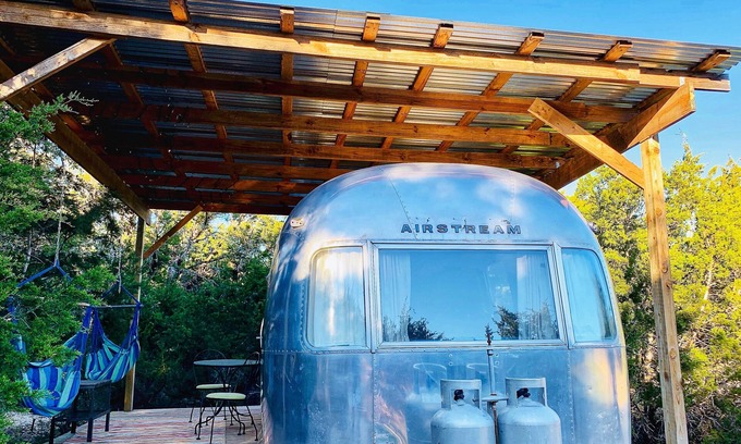 Austin House | ♥ Restored Airstream w/Private Wooded Patio ♥