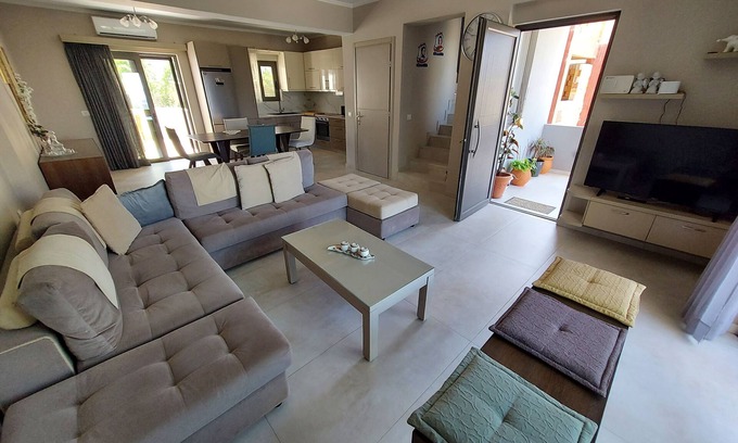 Platanes House | Rethymno Suburb Maisonette