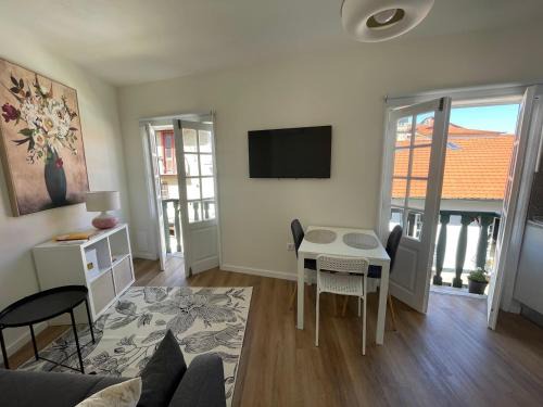 Old Town Apartment | RETIRO 402